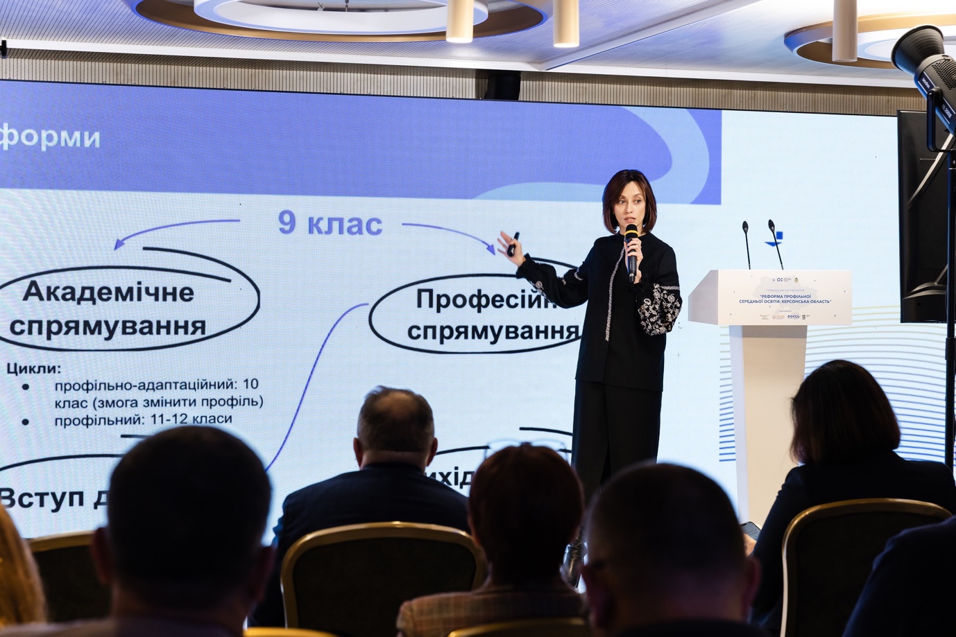 Возможно, это изображение текст